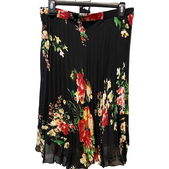 Pleated Midi Floral Skirt - Picture 3 of 5